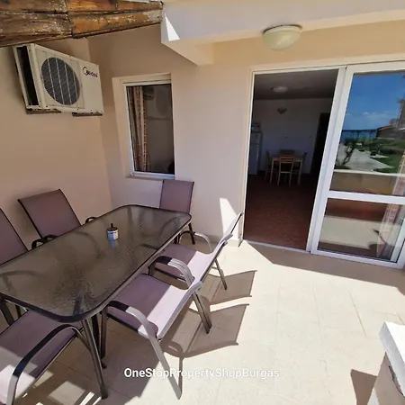 Village 1-bed Seaview Apartment Ravda