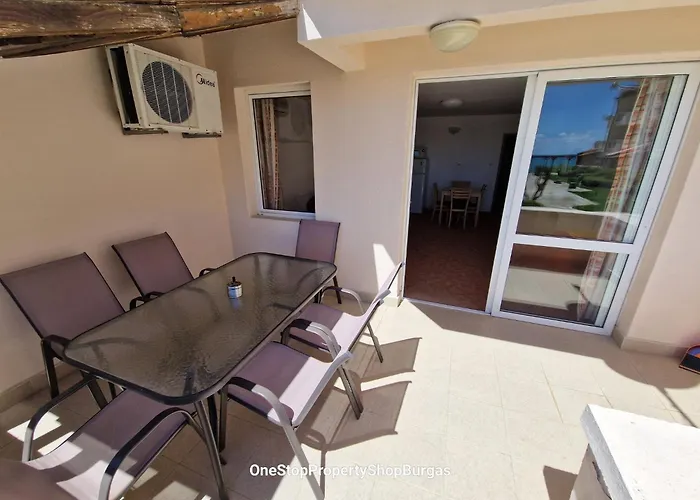 Village 1-bed Seaview Apartment Ravda